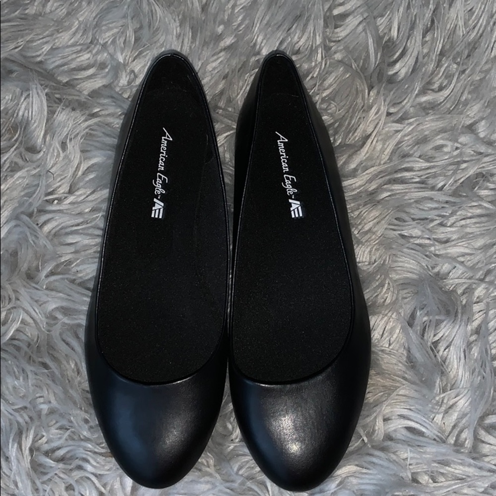 NEW Black flats. 9wide